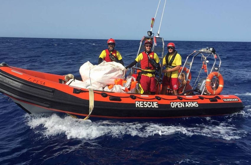 Un guardavidas marplatense rescata a refugiados en el Mediterráneo