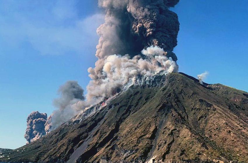 Italia: impactante erupción del volcán Stromboli deja al menos un muerto