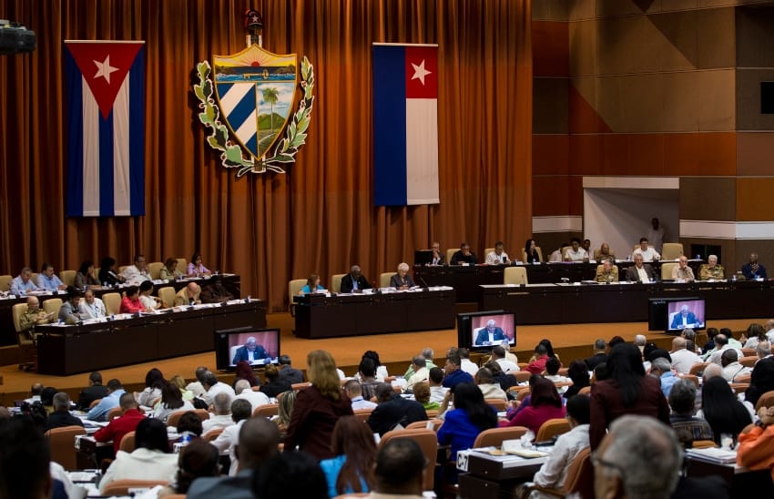 Cuba: aprueban ley para volver a tener presidente y primer ministro