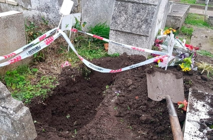 Investigan el robo del cuerpo de un bebé en el cementerio de Miramar