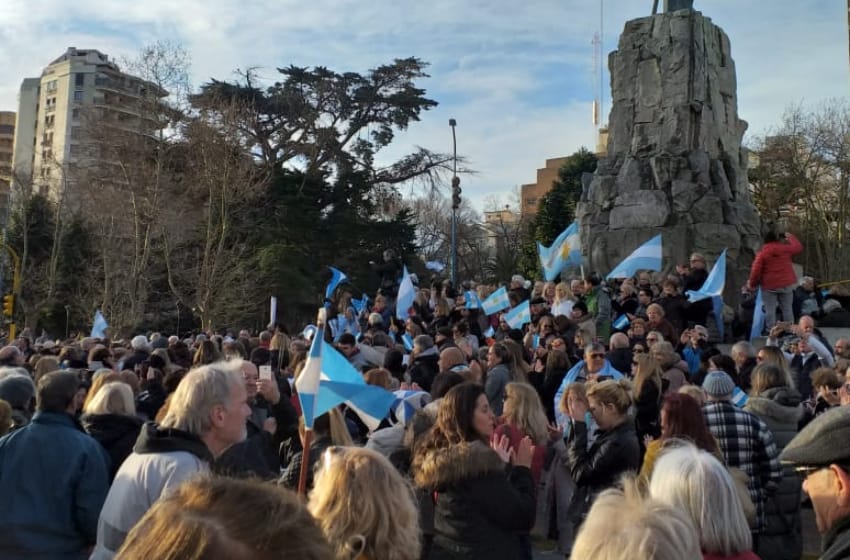 La marcha en apoyo al Gobierno tuvo su réplica en Mar del Plata