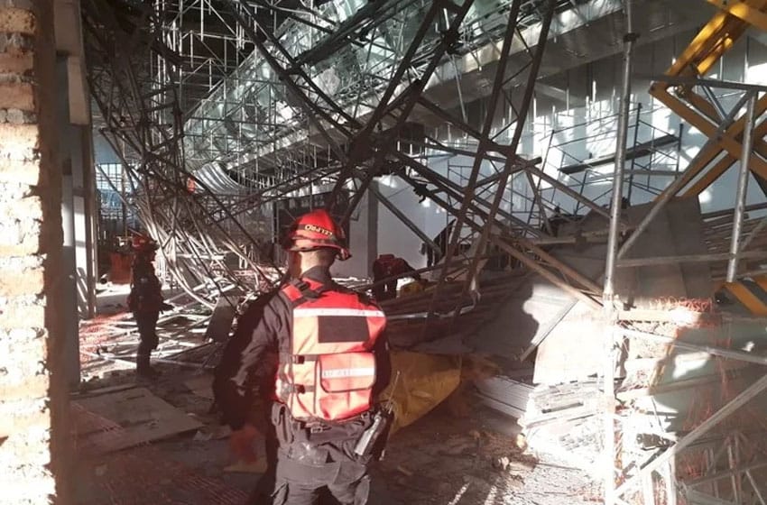 Al menos un muerto y 10 heridos tras derrumbe en una obra del Aeropuerto Ezeiza