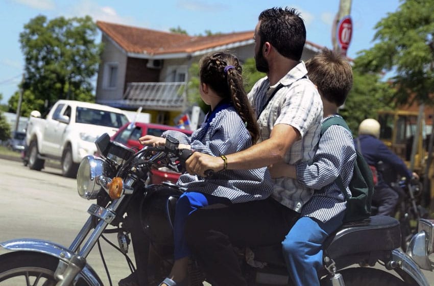 Transporte escolar en moto: el 75% de los menores de Mar del Plata no usan casco