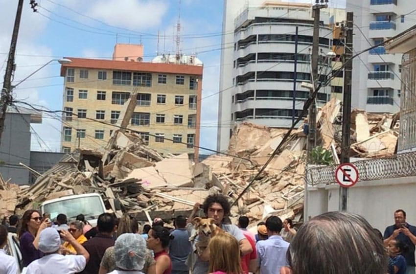 Al menos dos muertos por el derrumbe de un edificio en Brasil