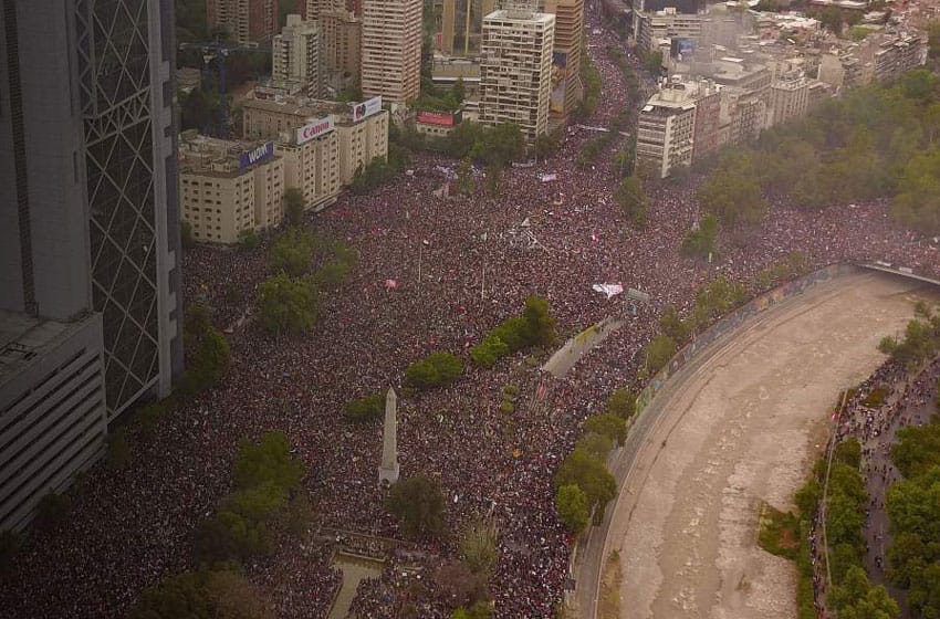 Levantan el toque de queda en Santiago de Chile tras la masiva marcha del viernes