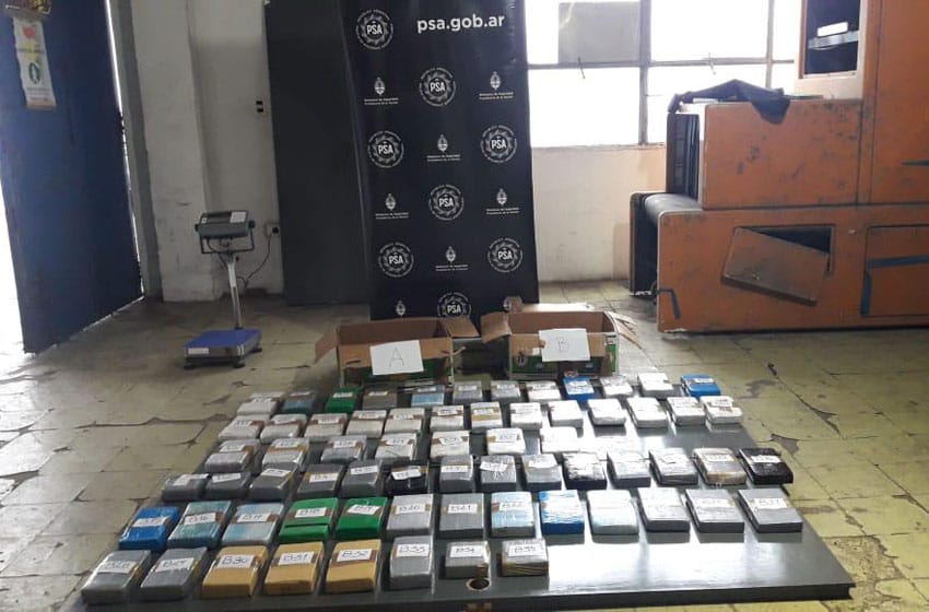 Batán: detienen a 7 personas y secuestran más de 100 kilos de cocaína