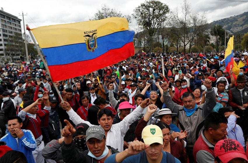 Ecuador: manifestantes secuestraron a 8 policías en la Casa de la Cultura