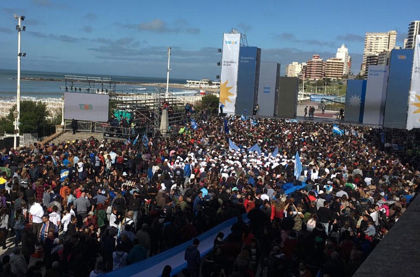 Gobernadores y legisladores del Frente de Todos presentes en Mar del Plata