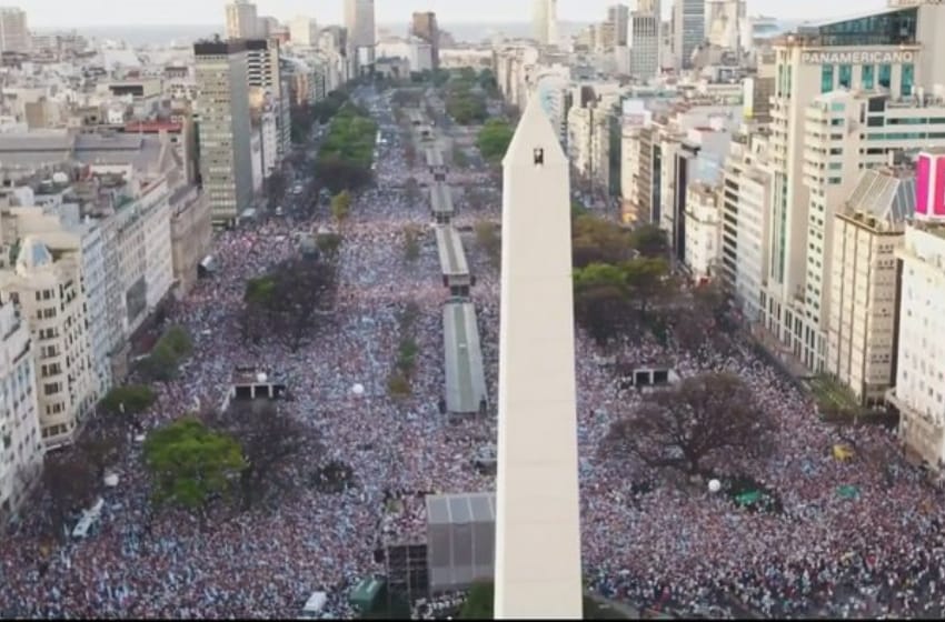Macri ante una multitud: "No se queden callados viendo como les roban el futuro"