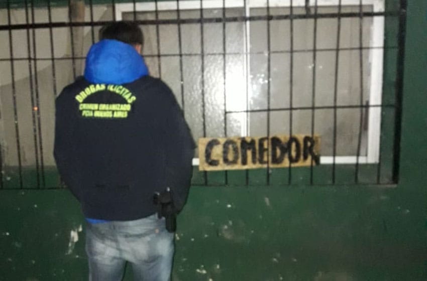 Secuestran armas de fuego y drogas en falso comedor: hay seis detenidos