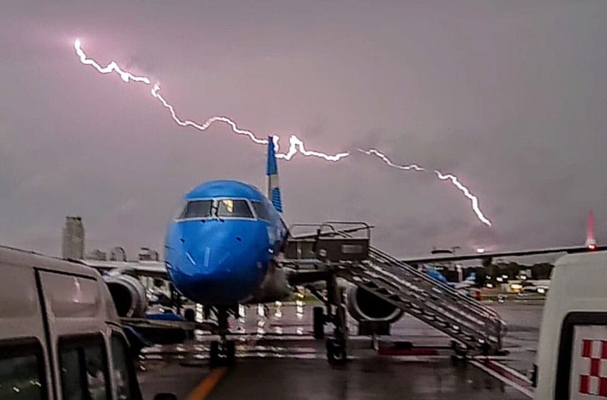 Cancelan vuelos en el Aeropuerto Piazzolla por el temporal en Buenos Aires