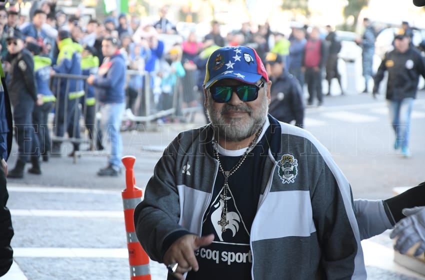 Maradona vuelve a pisar el Minella después de 9 años, para enfrentar a Aldosivi