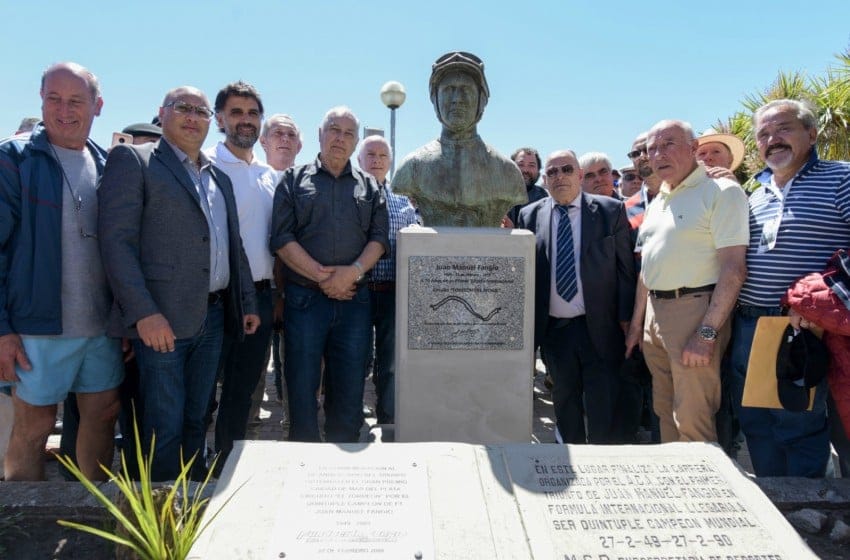Se oficializó el monumento a Juan Manuel Fangio