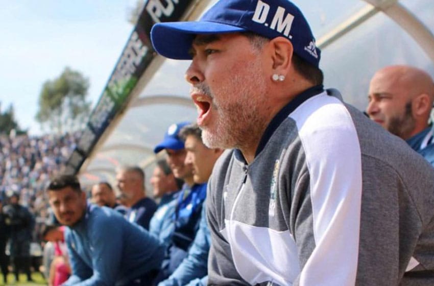 La salud de Maradona: "Está bien de ánimo y la idea es que siga internado"