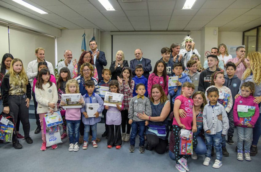OSSE distinguió a los alumnos que se sumaron a su Proyecto Educativo 2019