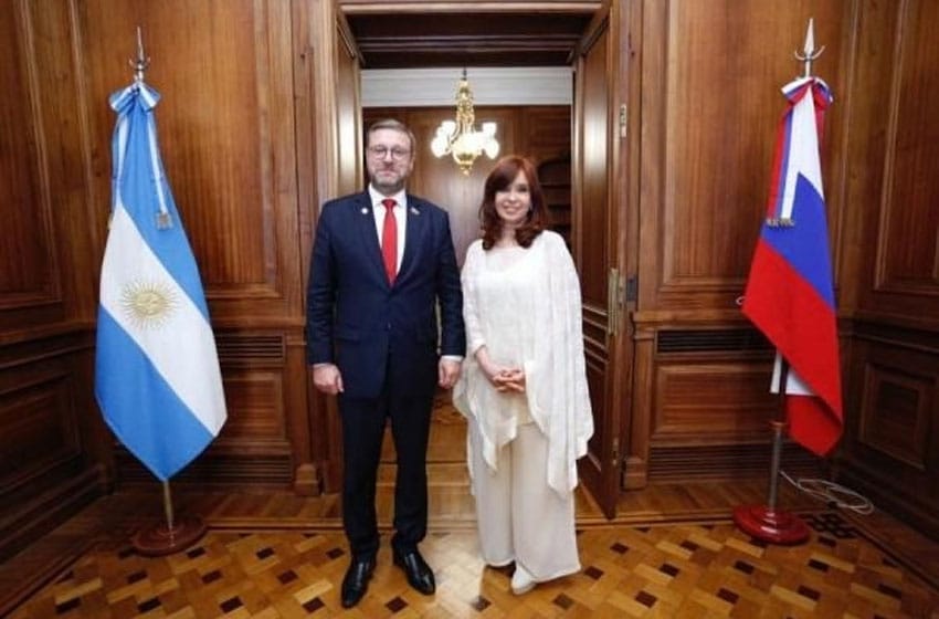 Como vicepresidente, Cristina Kirchner recibió a las delegaciones de China y Rusia
