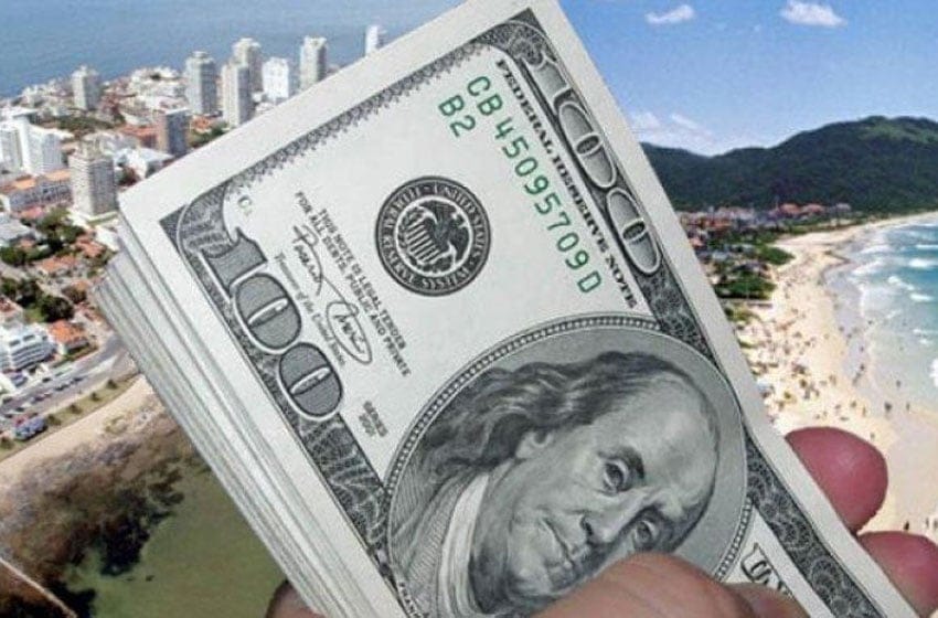 Nuevo récord: el dólar blue sube a $ 216 y también escala el riesgo país