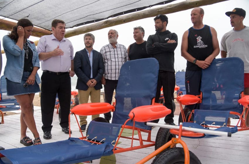 El Municipio adquirió 12 sillas anfibias para personas con discapacidad