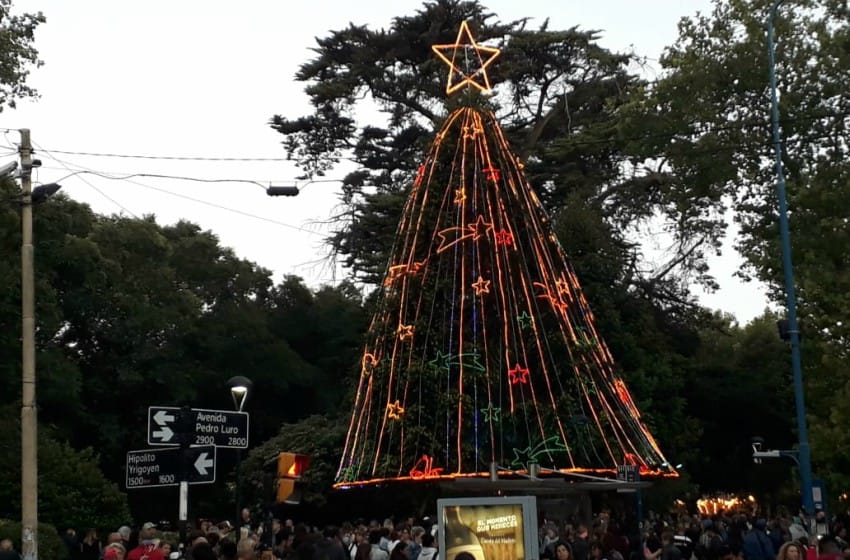 Entre "villancicos" y cartas, encenderán el Árbol de Navidad en la Plaza San Martín