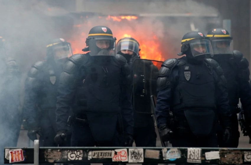 Crece la tensión en Francia por las huelgas: cerró la Torre Eiffel y no hay clases