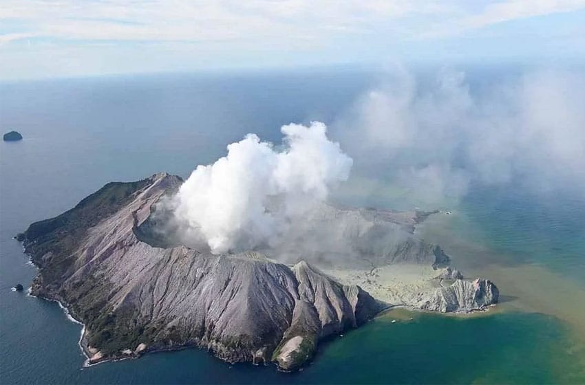 Nueva Zelanda: al menos cinco muertos tras la erupción de un volcán