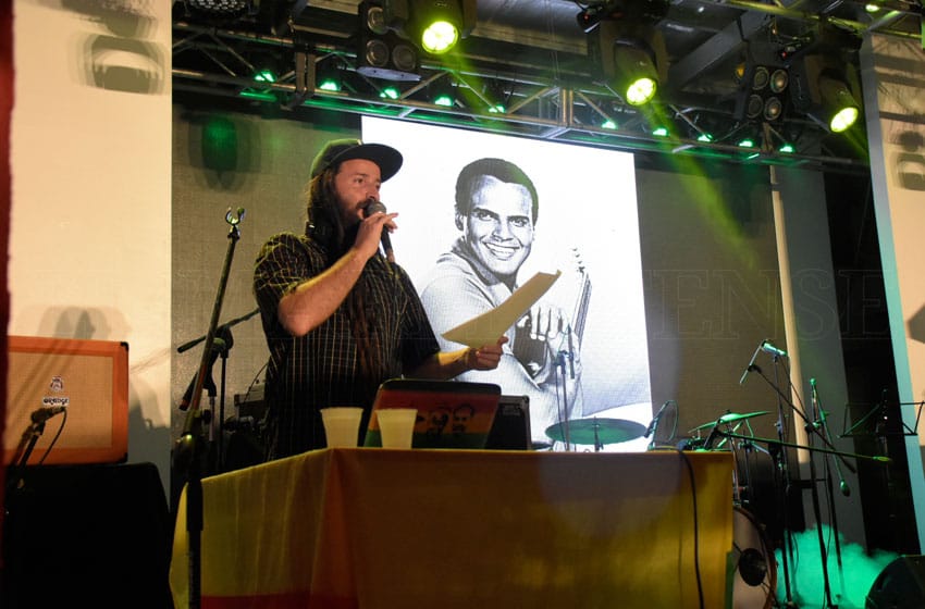 Bajo el lema "Larga vida al reggae" se presentó el DJ Rasflek