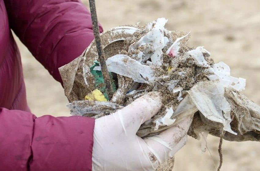El 83% de los residuos encontrados en las playas son plásticos