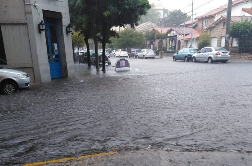 Tras el temporal, 21 personas siguen evacuadas en Mar del Plata