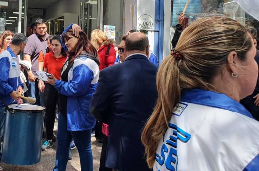 Torres y Liva: los trabajadores amenazan con tomar el Ministerio de Trabajo