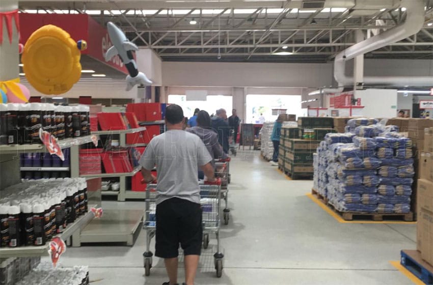 Las ventas en supermercados cayeron un 5,7% en agosto