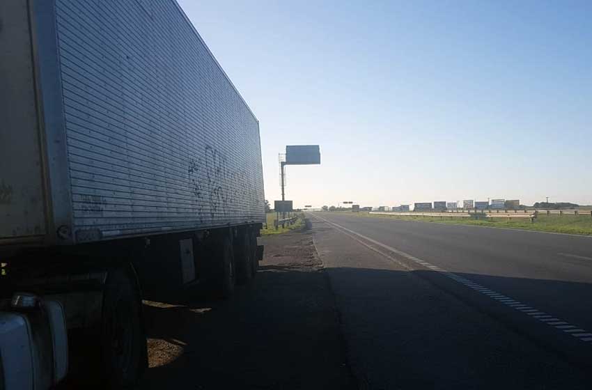 Un camionero marplatense lleva una semana varado en la ruta: nadie lo va a buscar