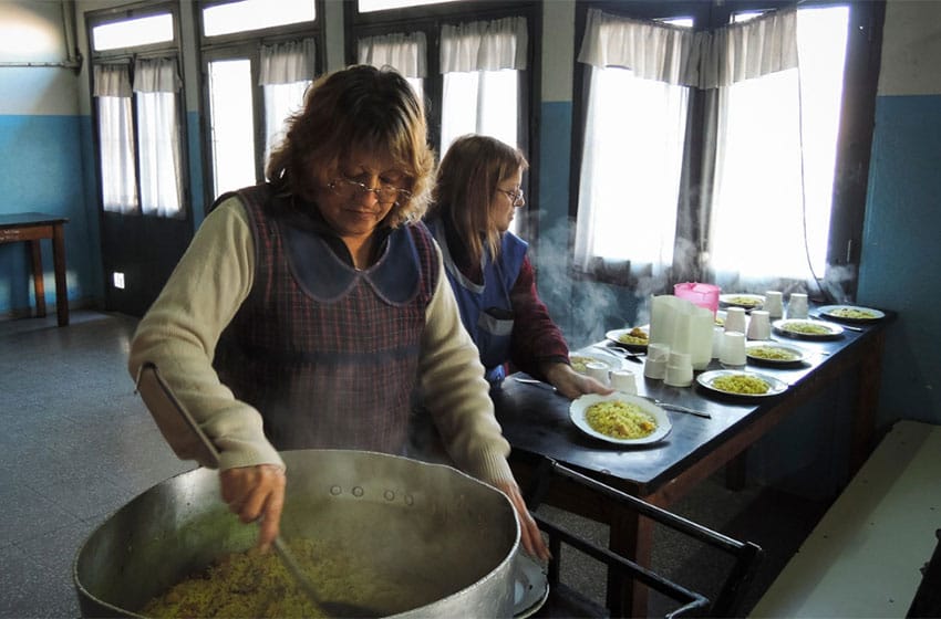 Comedores Barriales: escuelas colaboran abriendo sus cocinas para la comunidad