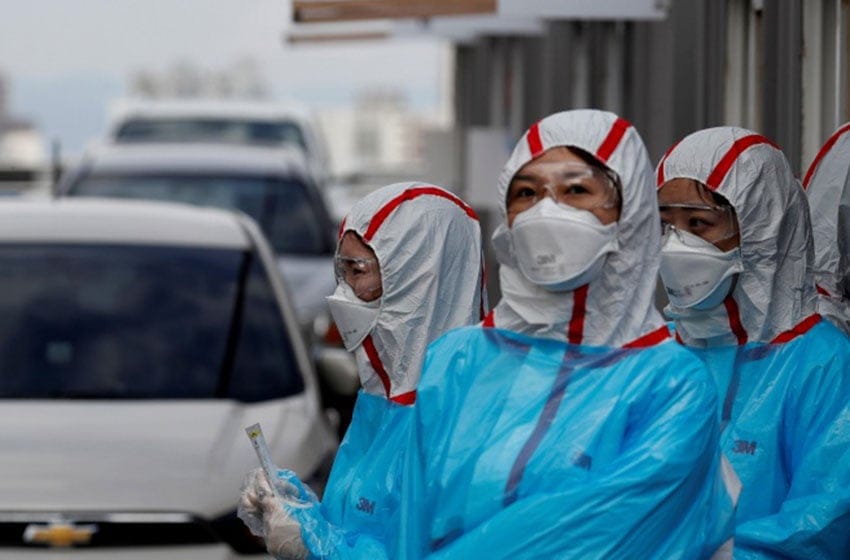 Corea del Sur evalúa su primer cierre mientras aumentan los contagios y se repletan los hospitales