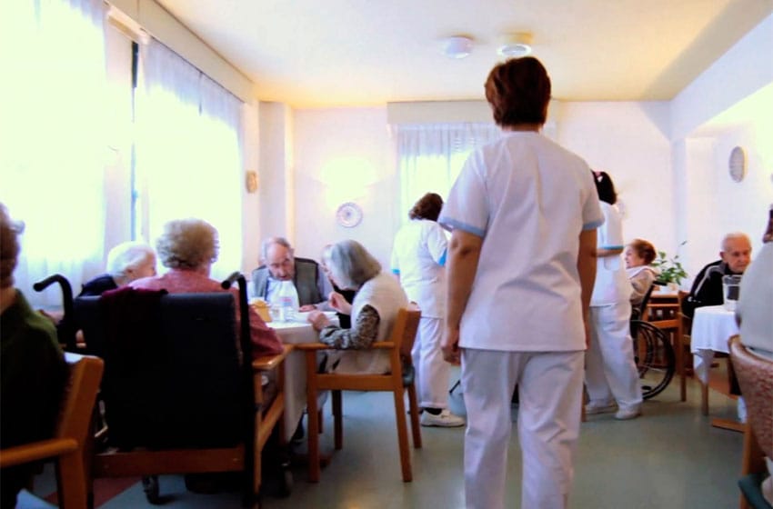 Solo videollamadas: las visitas a los geriátricos marplatenses están suspendidas