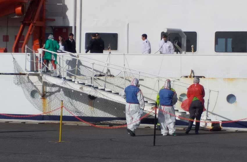 Crucero MV Ushuaia: "Toda la tripulación va a permanecer arriba del barco"
