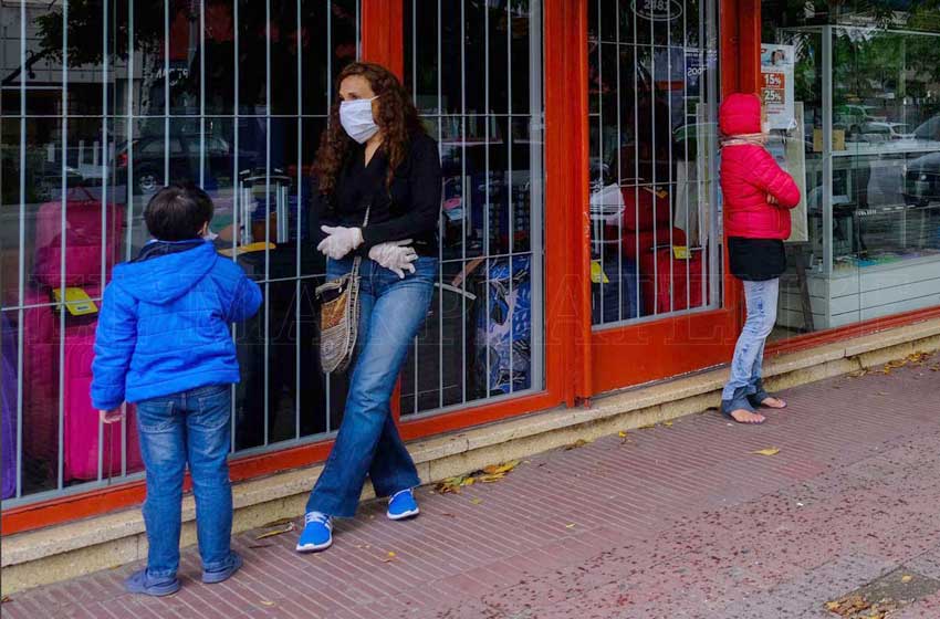 Se estudia la obligatoriedad del uso del tapabocas en la provincia de Buenos Aires