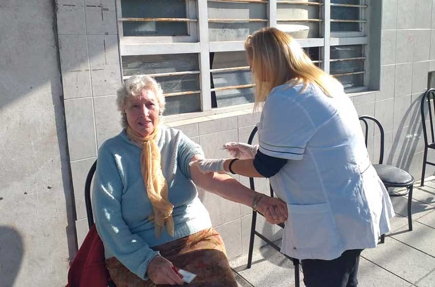 Comenzó la vacunación a mayores de 70 años en la provincia de Buenos Aires