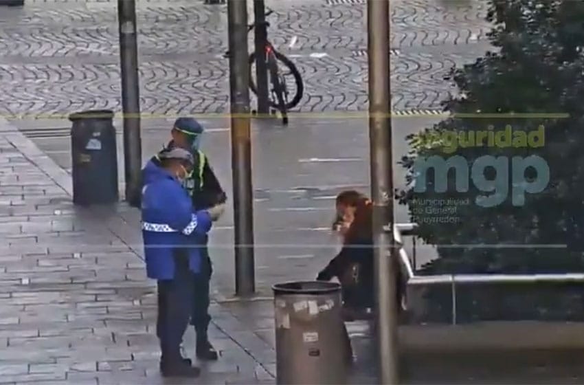 Video: rompieron la cuarentena y se fueron a comer pizza a la peatonal