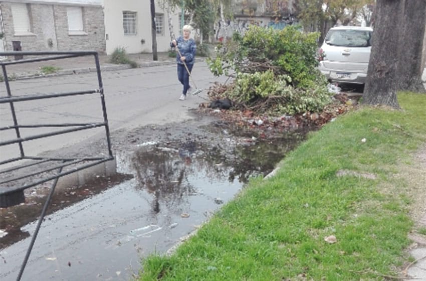 Vecinos de barrio Don Bosco denuncian un estado deplorable del asfalto