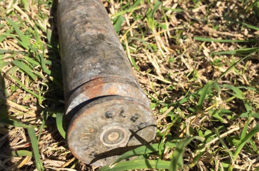 Sorpresa: Encontraron un proyectil antiaéreo en plena vía pública