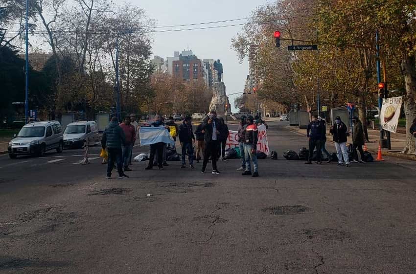 Otra protesta de choripaneros: no tienen dinero ni para comprar los chorizos