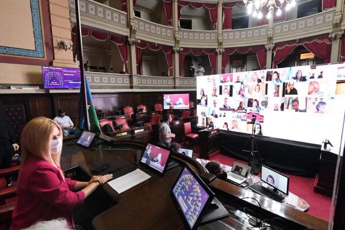 La Legislatura bonaerense sesiona por primera vez en forma virtual