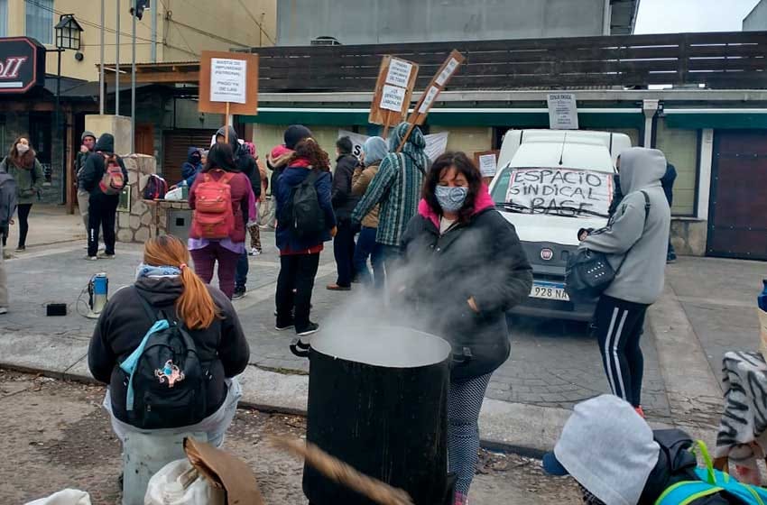 Trabajadores de "La Cuadra" denuncian falta de pagos de obra social e indemnizaciones