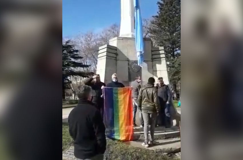 Avedema aseguró que la arriada de bandera LGTBIQ+ "no fue un acto homofóbico"