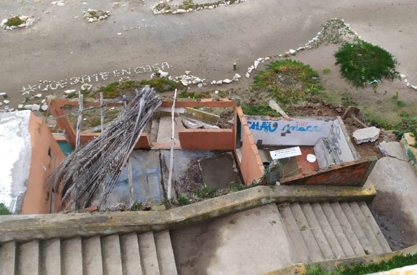 Los vecinos de Acantilados reclaman medidas por los derrumbes en los accesos públicos