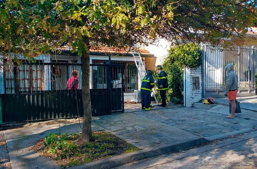 Fuego en el barrio Divino Rostro: "Fueron a prender la estufa y se incendió"