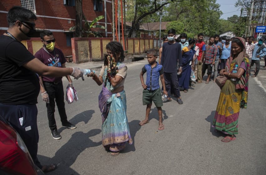 India rompe su propio récord mundial de contagios en un día con más de 83 mil casos