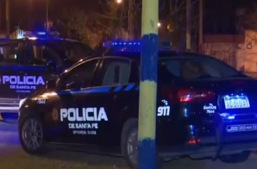 La violencia no para en Rosario: acribillaron de nueve disparos a un hombre que estaba sentado en la vereda