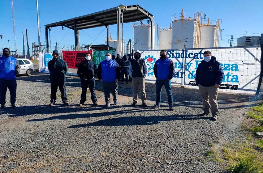 Trabajadores de una empresa de electricidad bloquean acceso a la fábrica en Las Armas