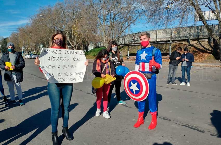 El "Capitán América" pide la reapertura de los salones infantiles